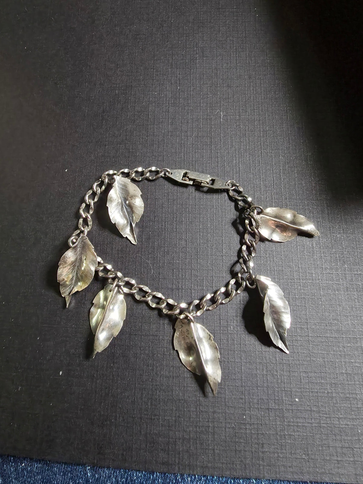 15B 50's silver leaf pattern