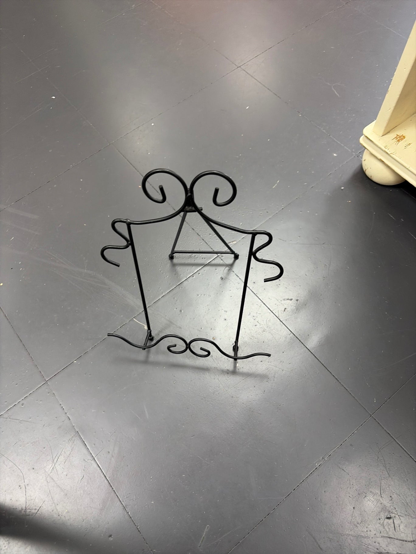 Black metal book/plate stand