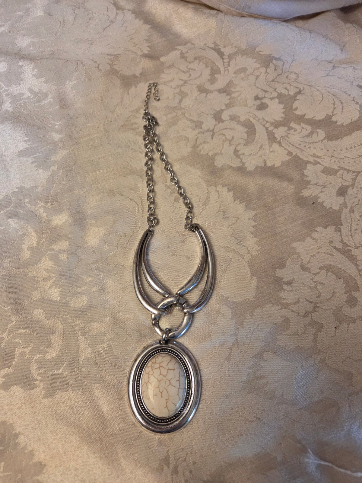 Paparazzi cream pendant