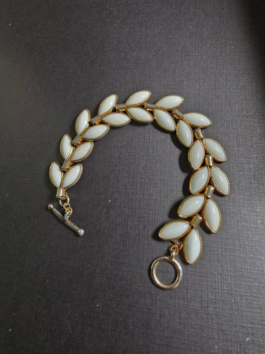 6B 50's white leaf set in gold