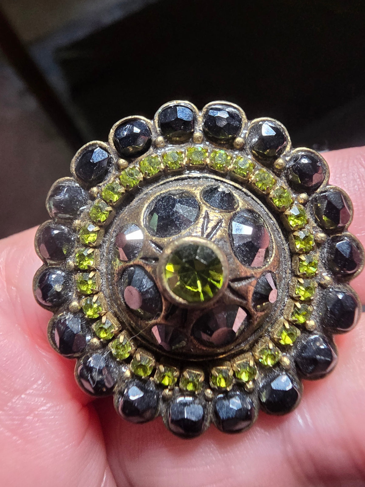 12R green & black crystal