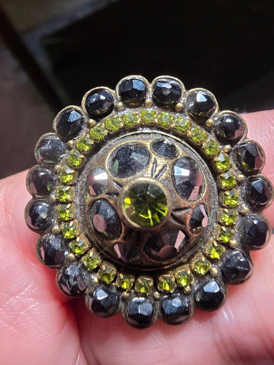 12R green & black crystal