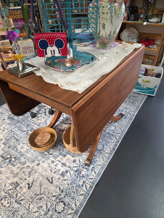 FurnitureDrop leaf table