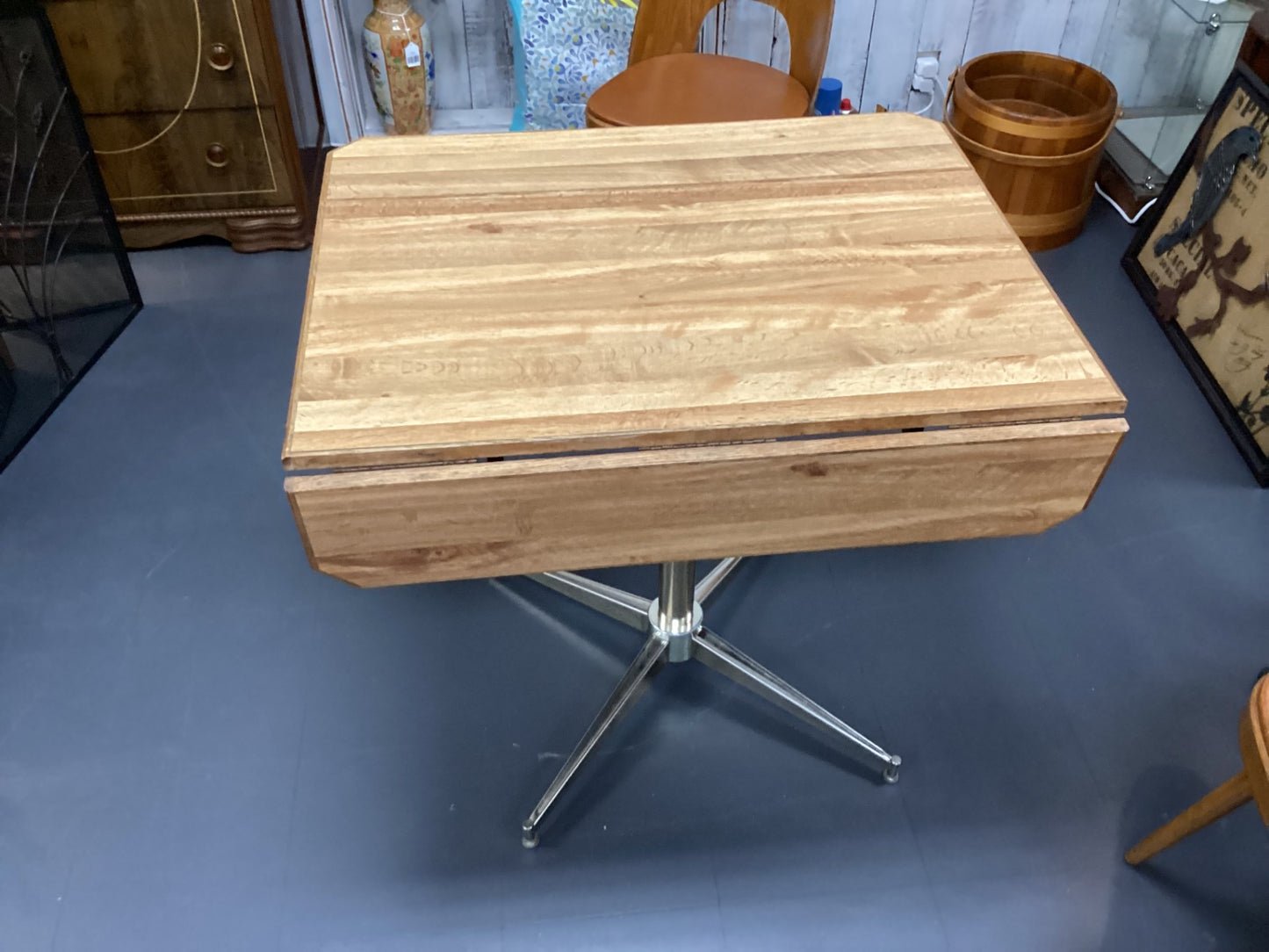 MCM Oak veneer drop leaf table