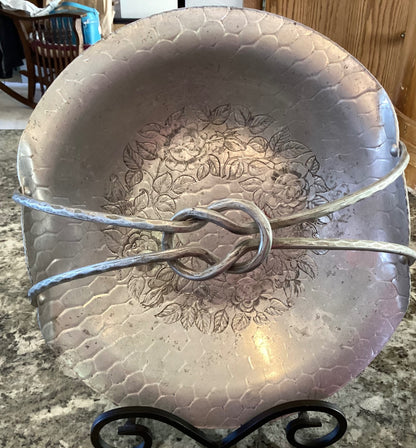 Hammered aluminum decorative basket