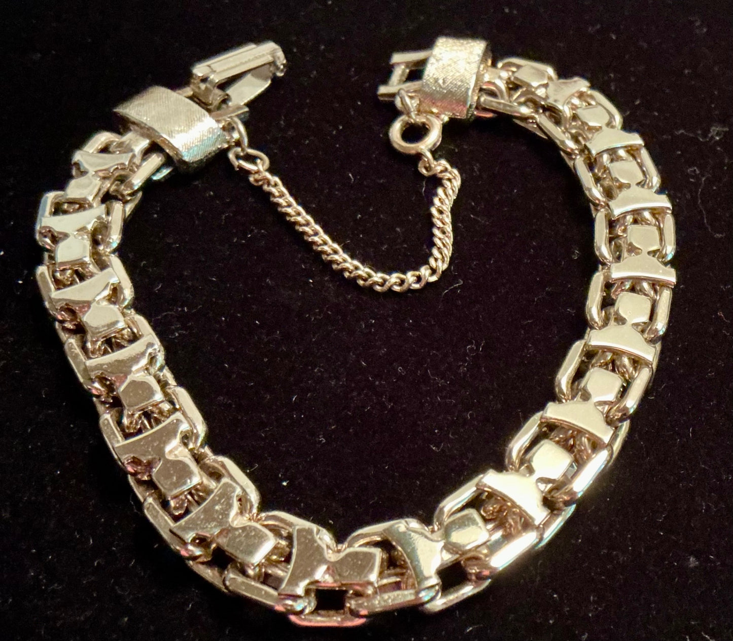 Vtg. Gold-tone “tank style” bracelet