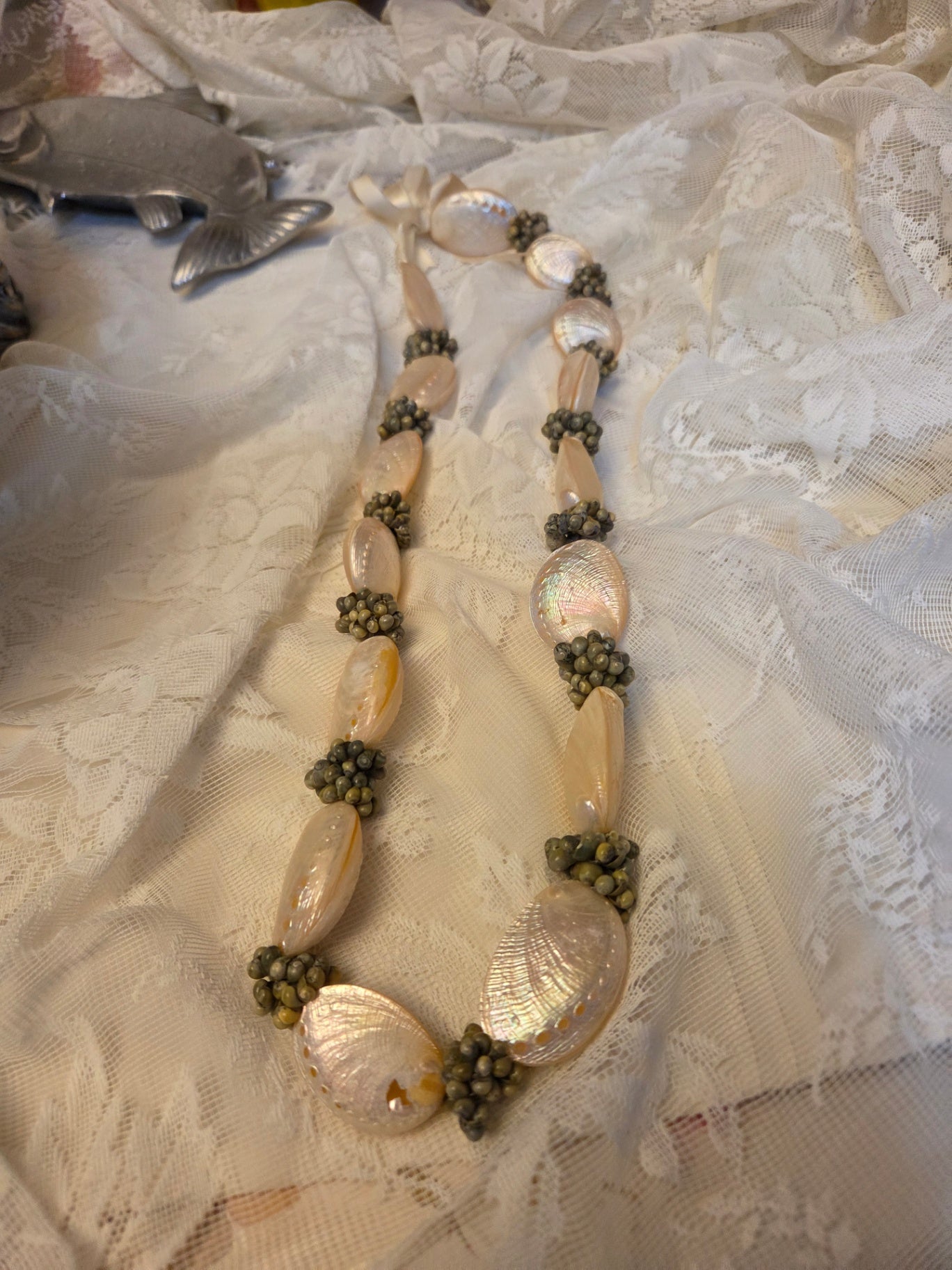 Mother of pearl lei