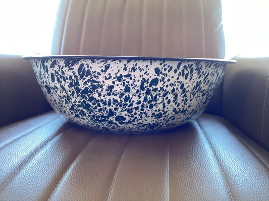 Speckled enamel tub