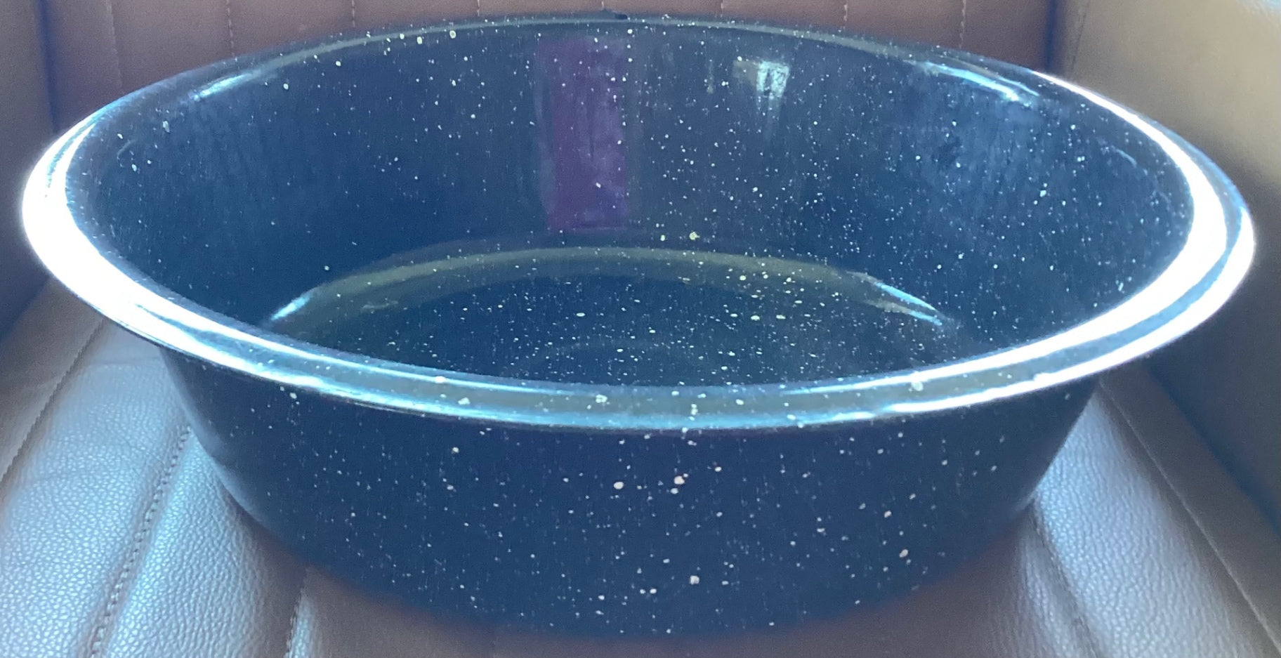 Enamel wear dish pan