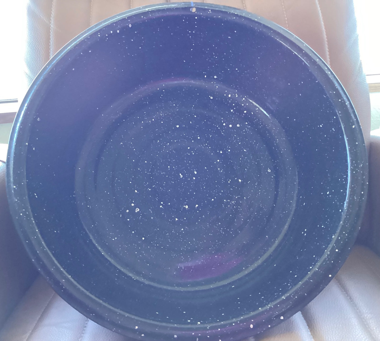 Enamel wear dish pan