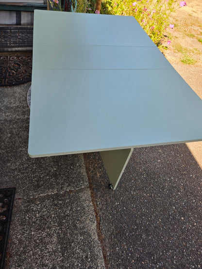 Drop leaf multifunction table