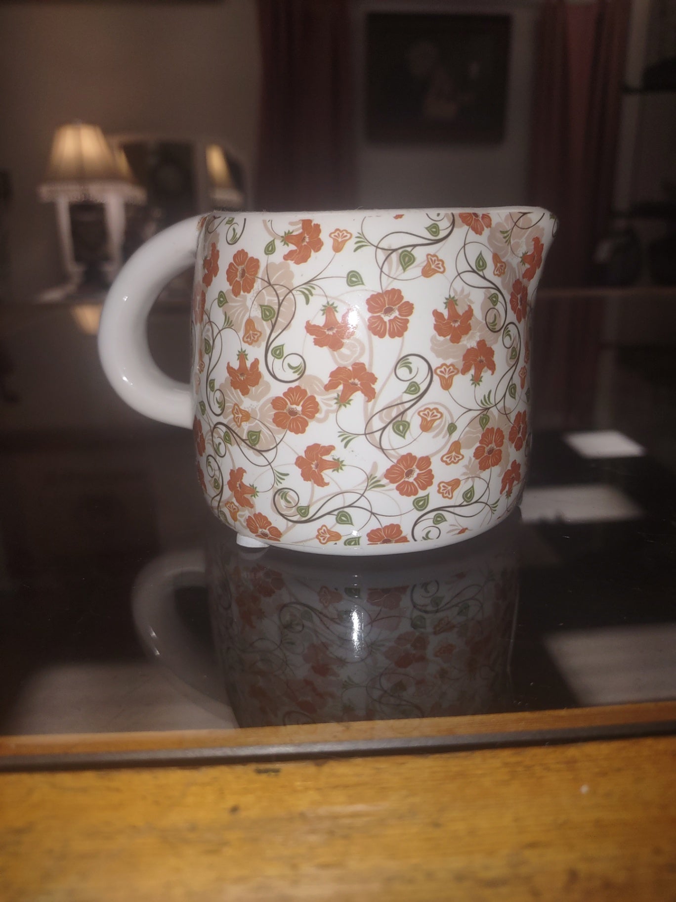 Small  cream pitcher flowers