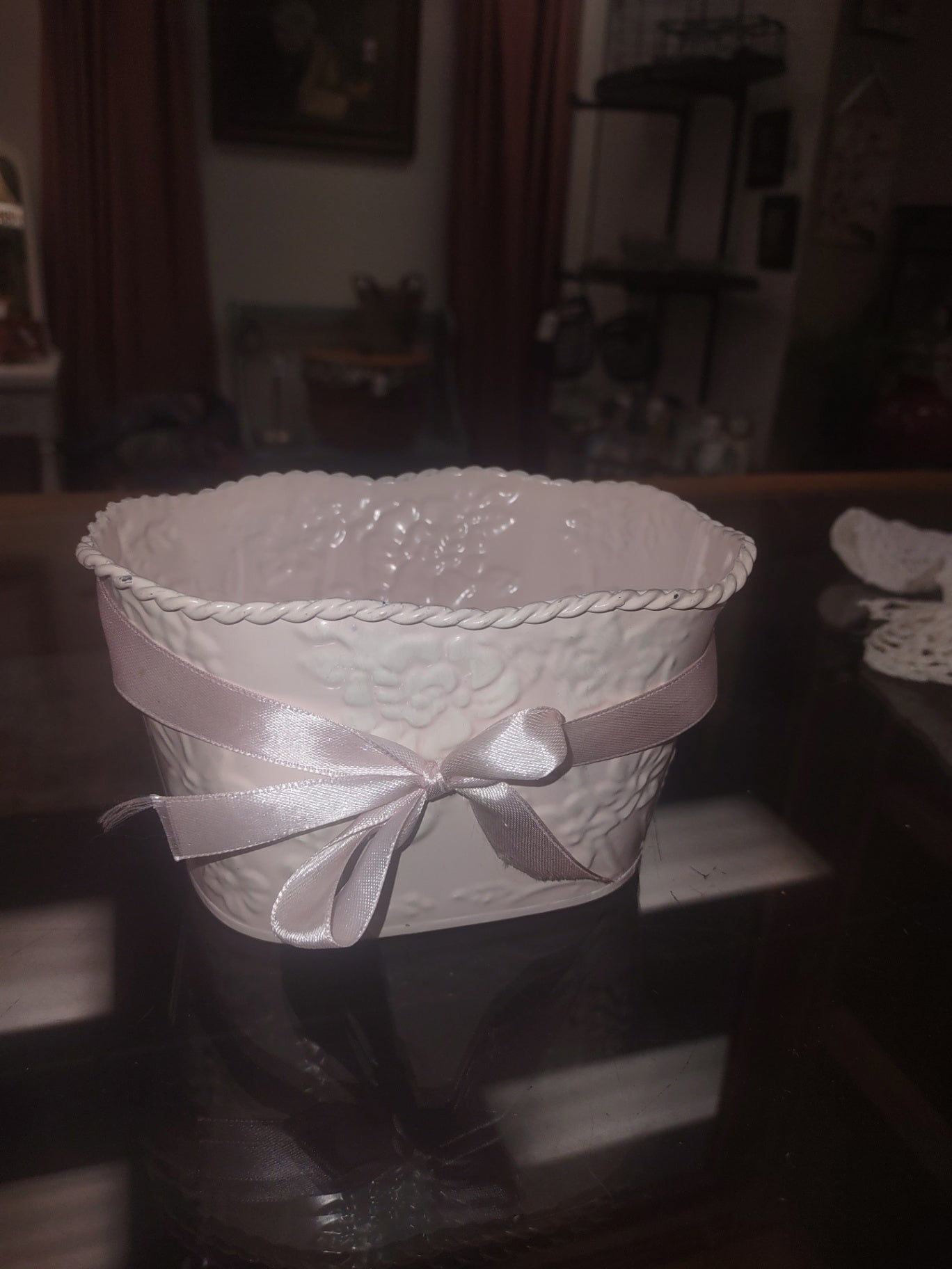 Container pink bow