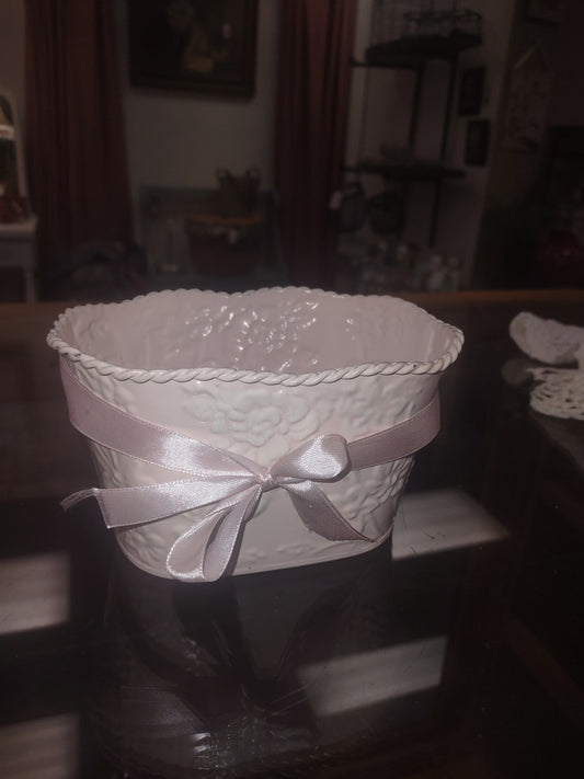Container pink bow
