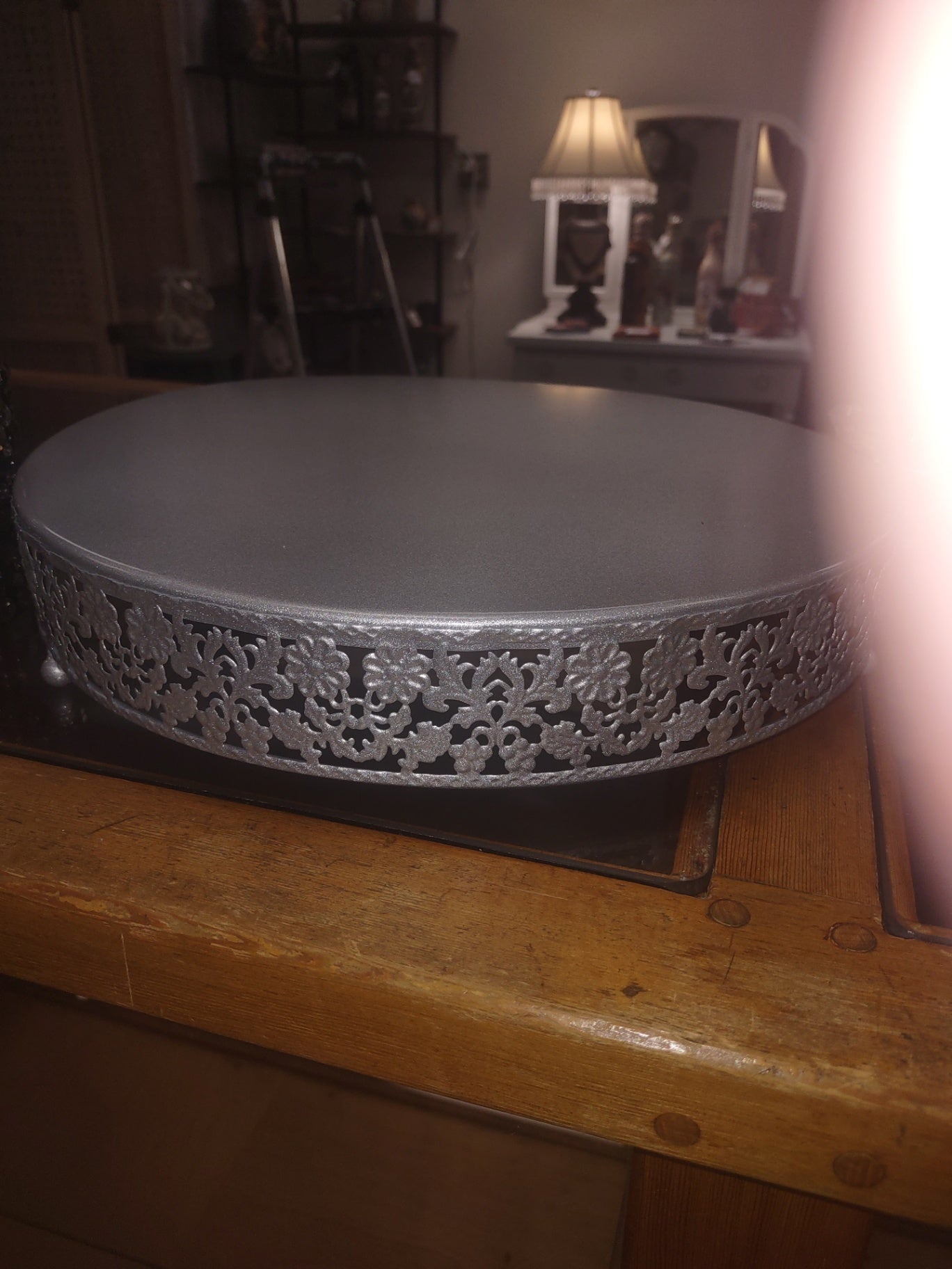 Cake plate metal platform 
