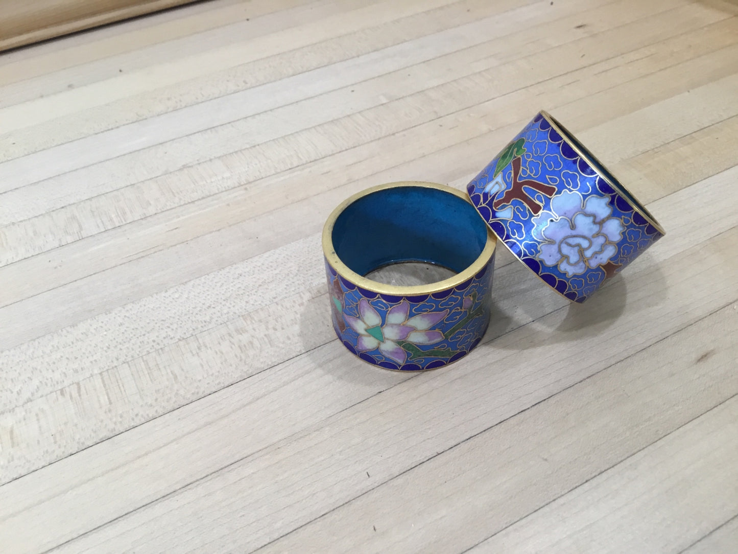Pr)vintage, blue floral,cloisonné napkin rings