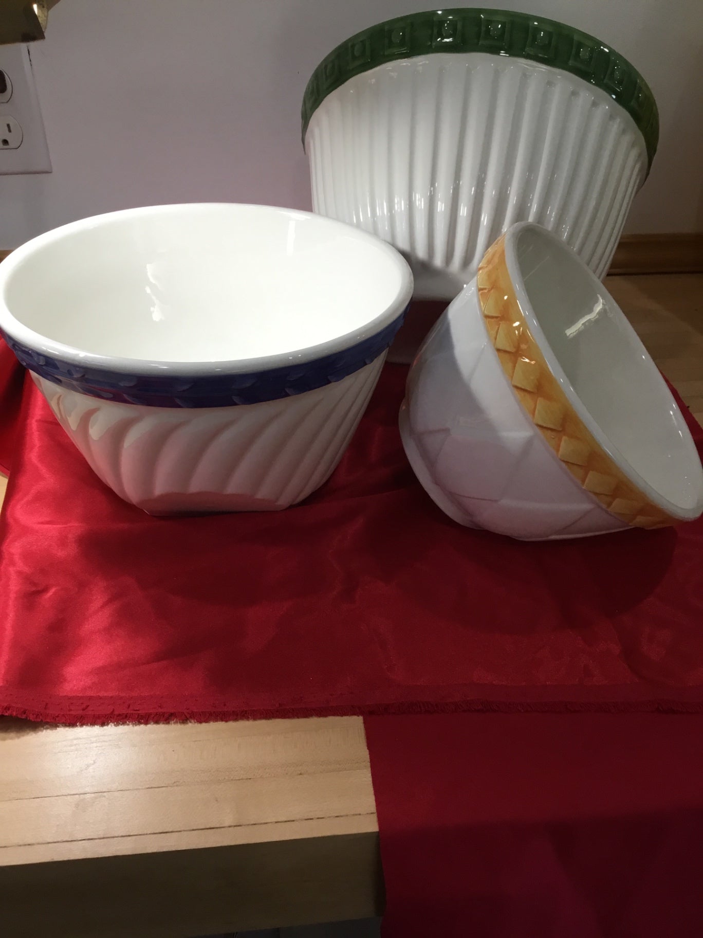  Set of 3, CIC Italian, tilted, nesting mixing bowls