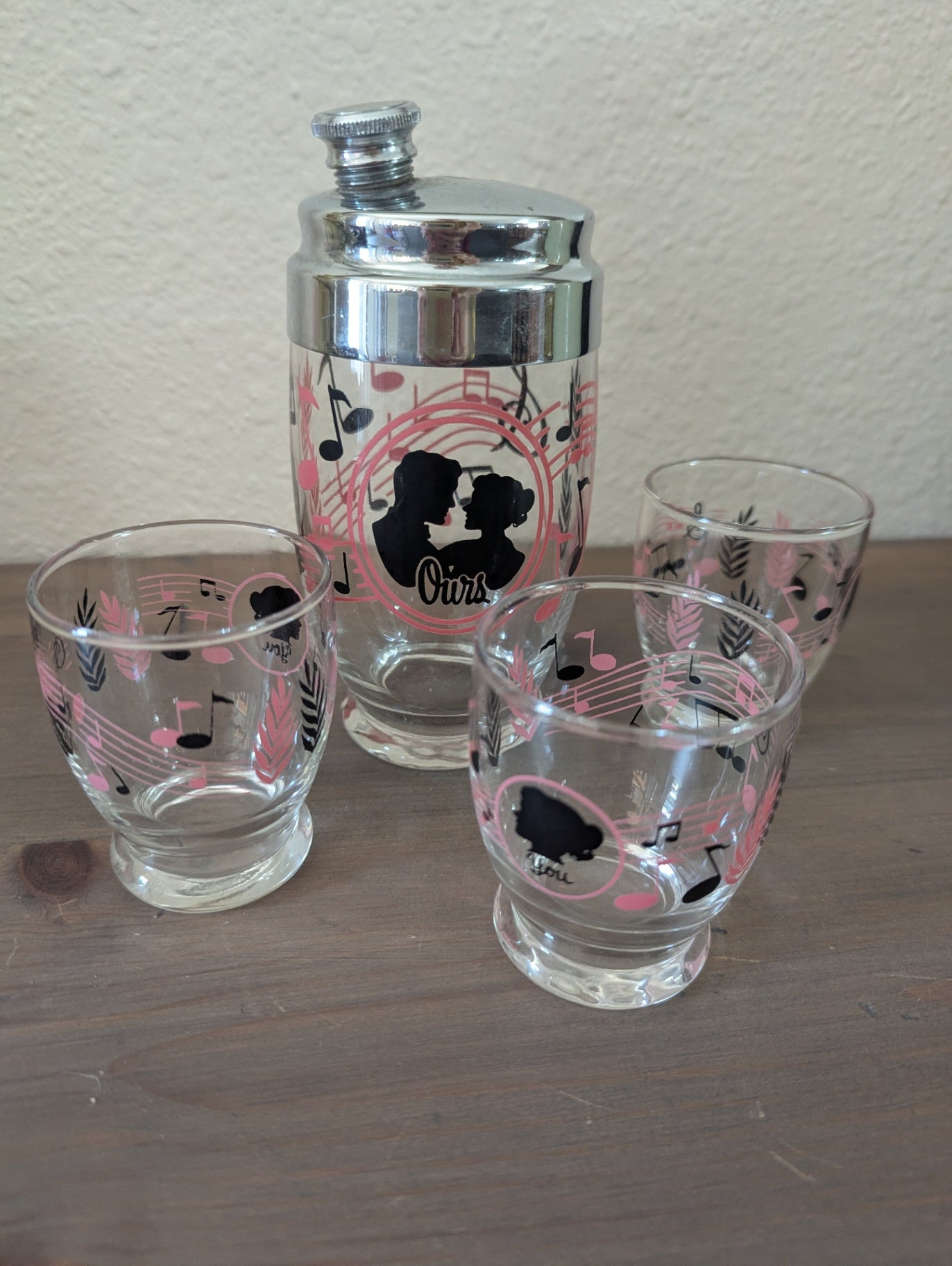 Vtg. Shaker and 3 Glass Cups