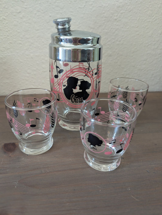 Vtg. Shaker and 3 Glass Cups