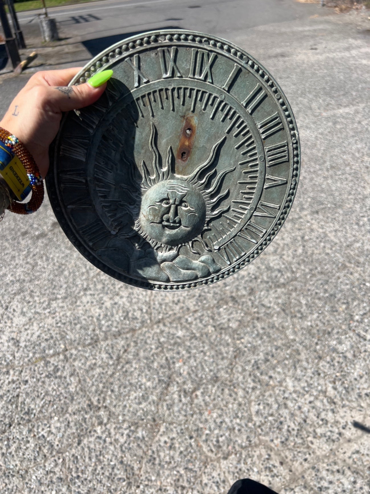 Outdoor sundial 