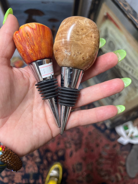Wooden wine bottle stopper
