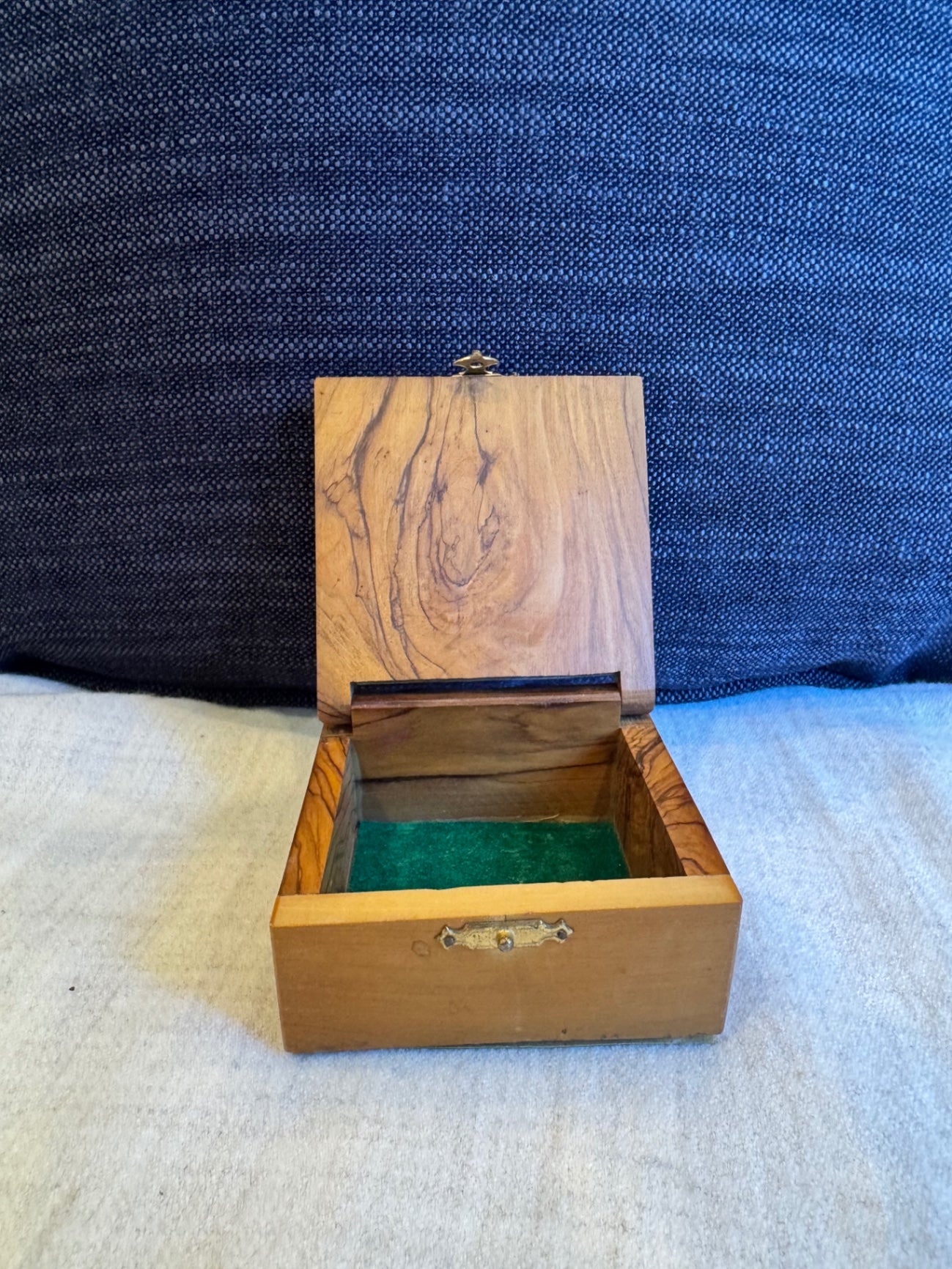 Wood jewelry box