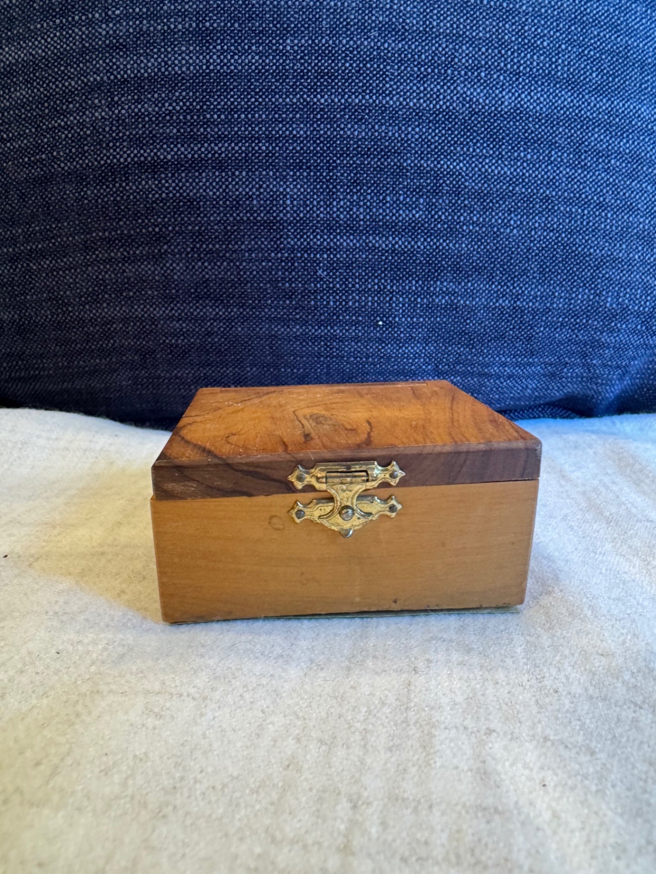 Wood jewelry box