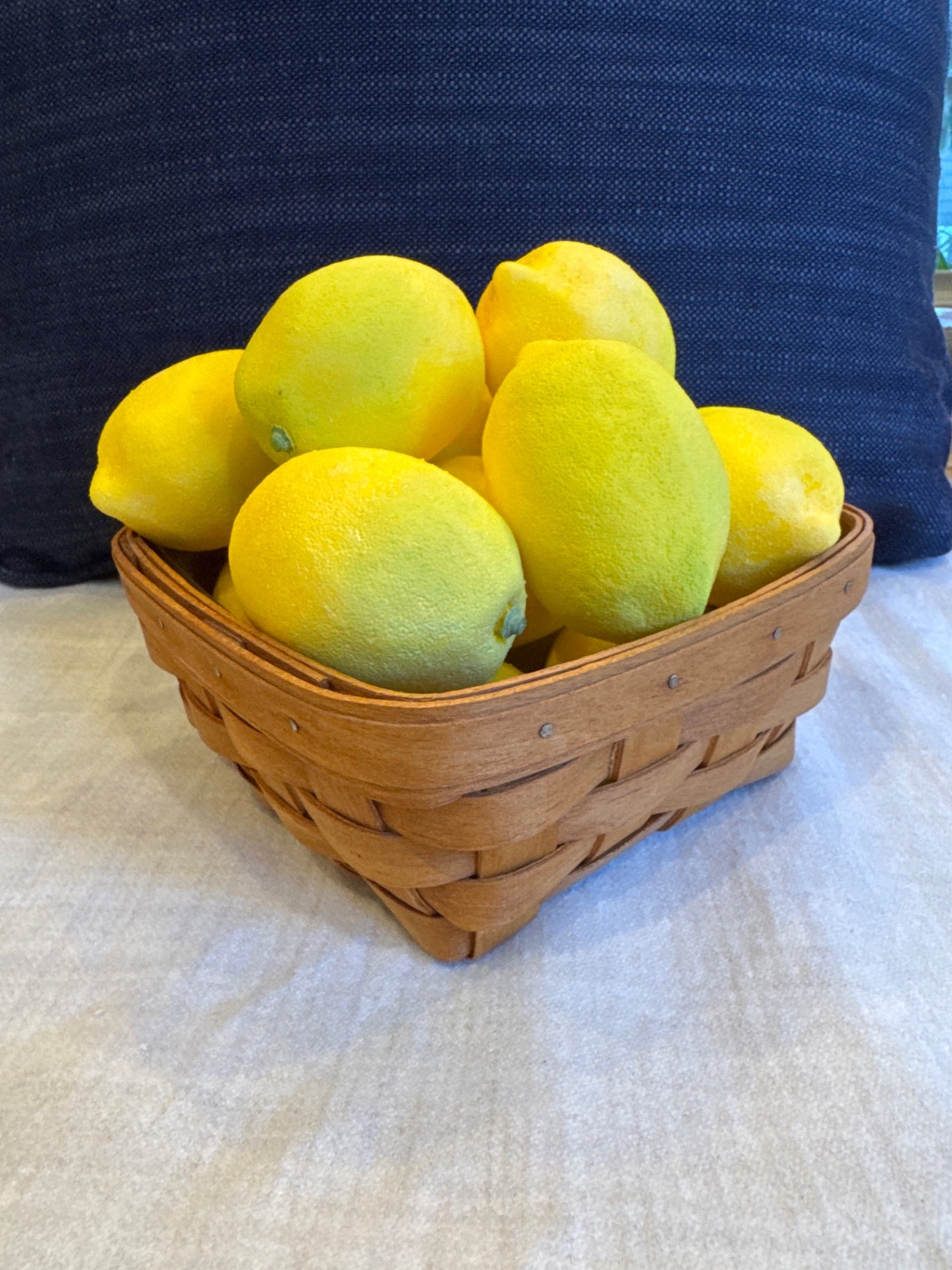 Small woven basket 