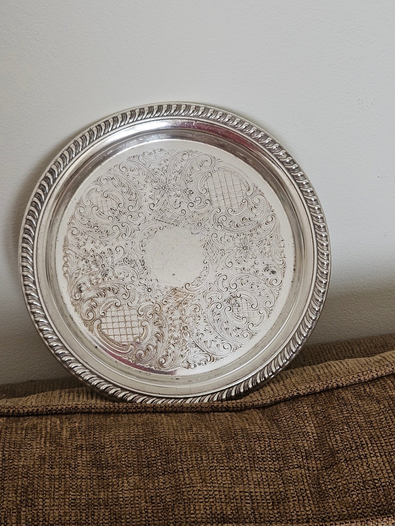 Small vintage sp round tray