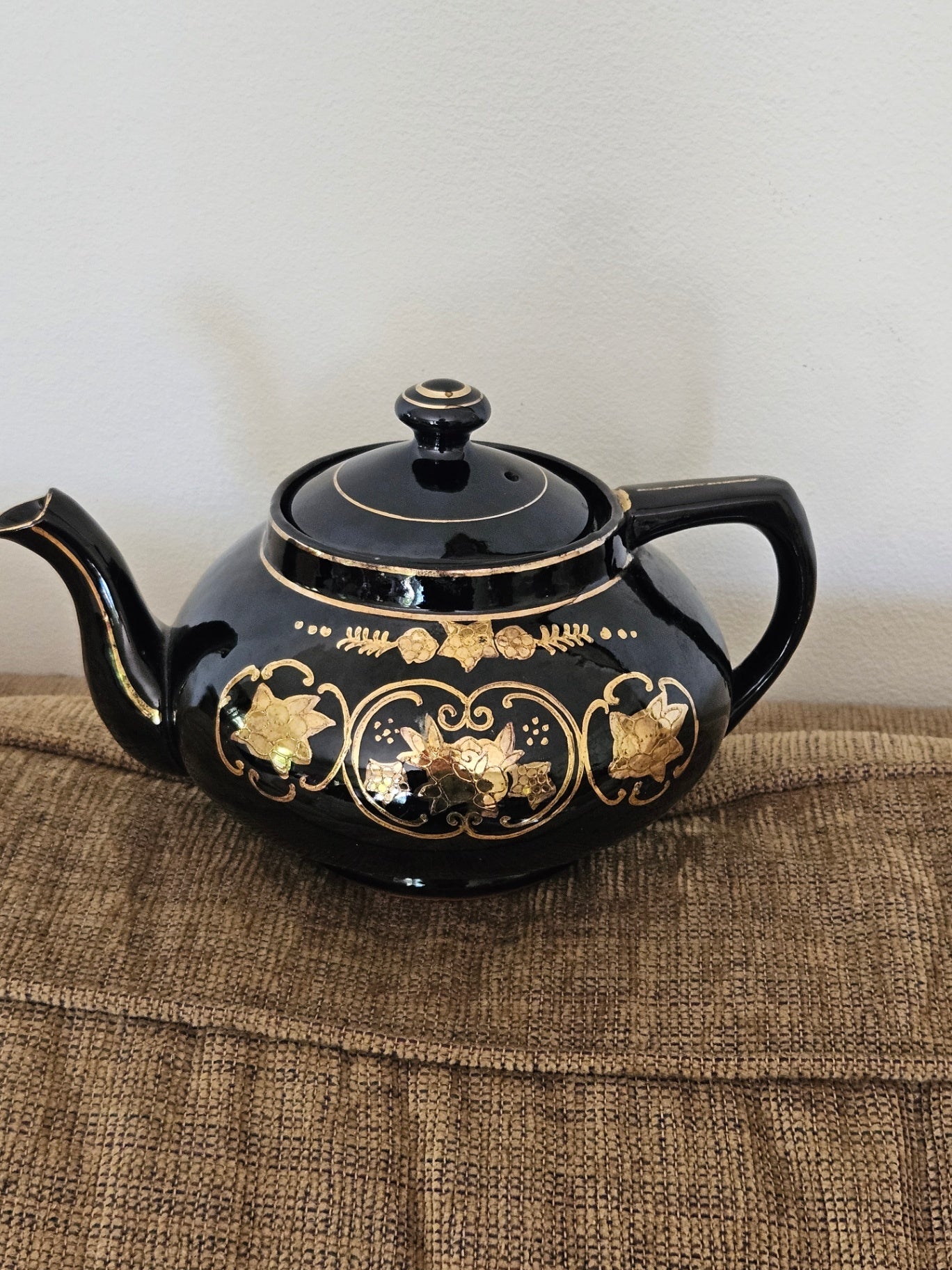 Vintage black and gold teapot qt size Japan