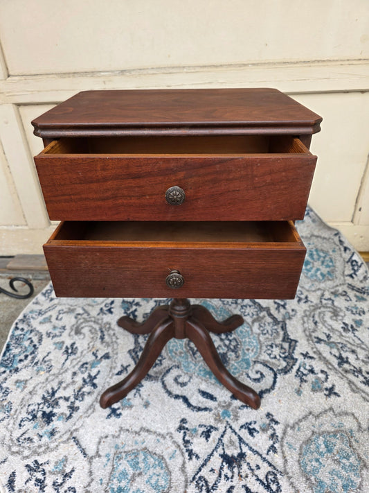DUNCAN PHYFE?  PEDESTAL STAND.