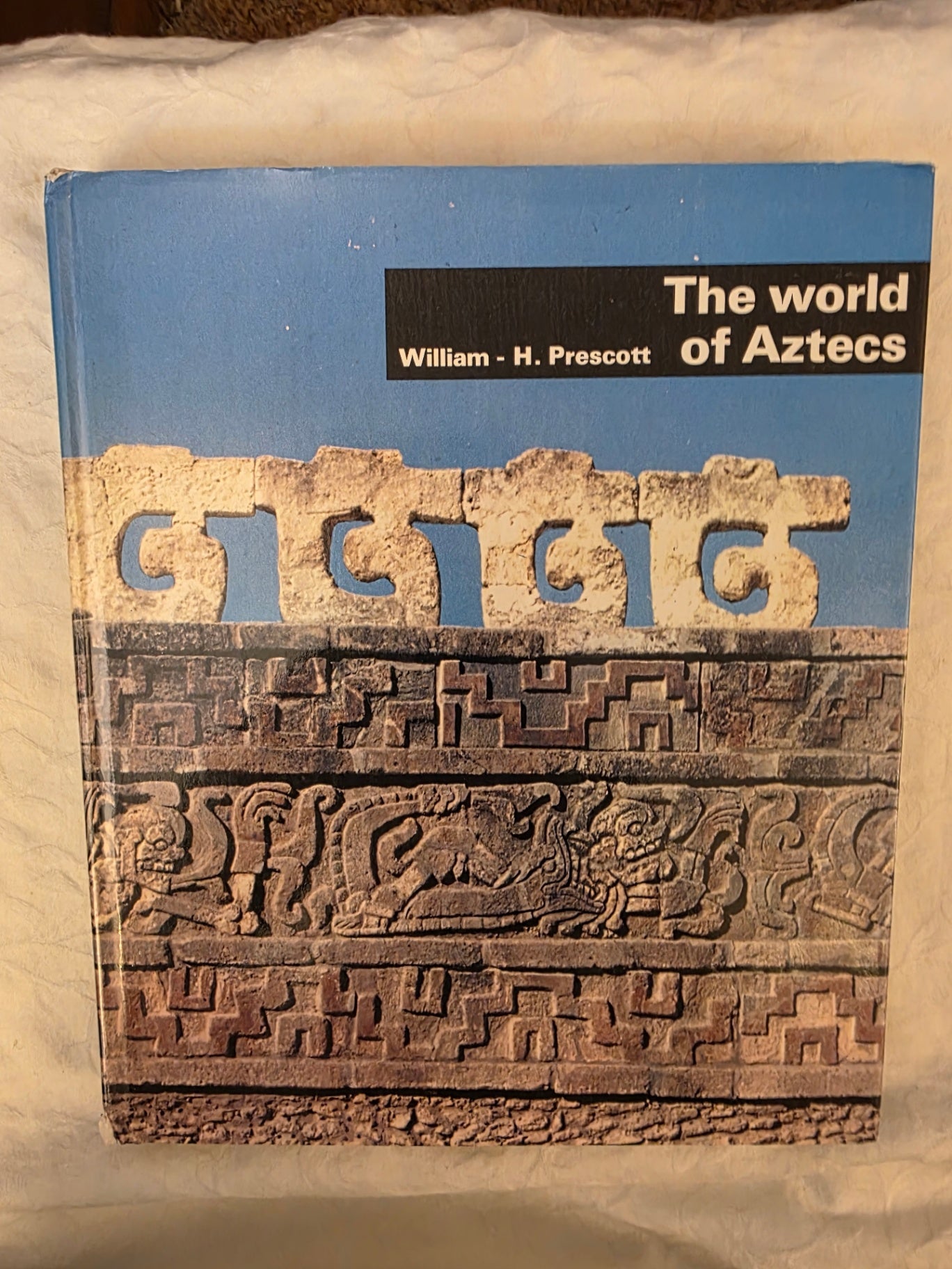 THE WORLD OF AZTECS