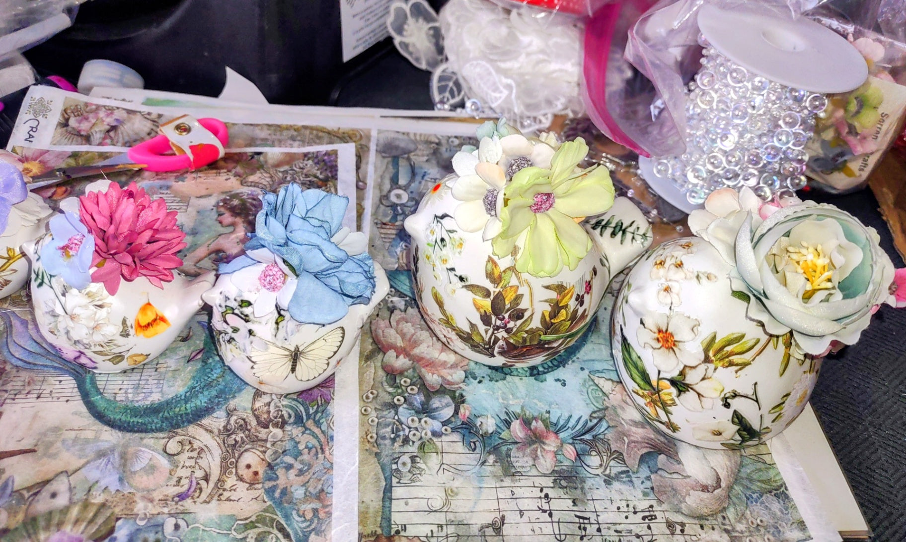 A set of  5 spring birds flowers white 