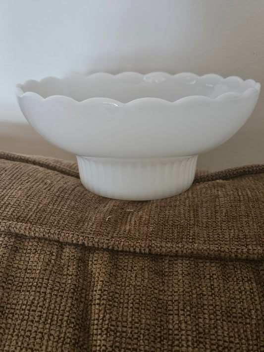 Vint E O Brody milk glass bowl w/scallop edge
