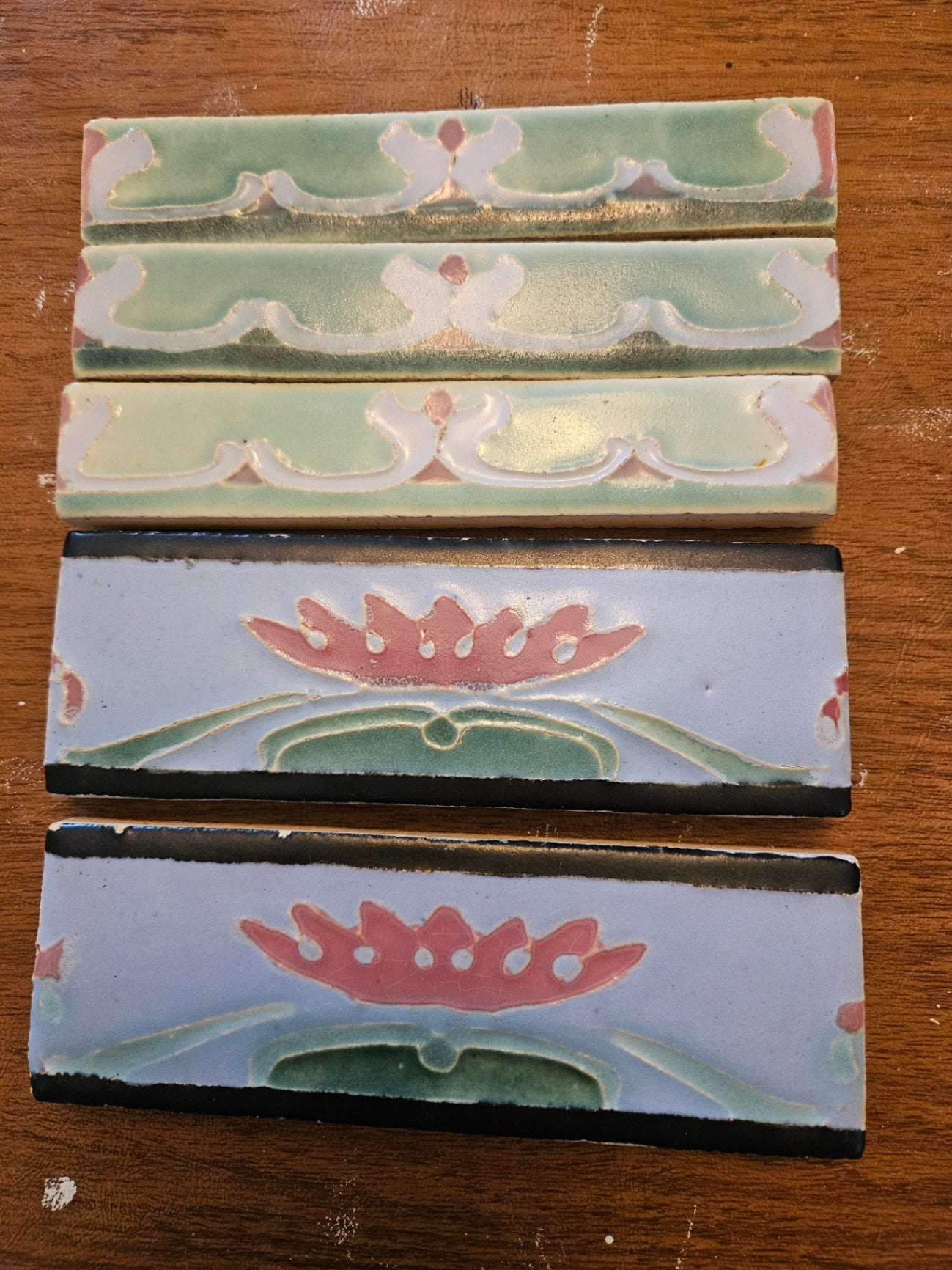 Antiq/vint Art Nouv or Arts Craft unit of 5 tiles
