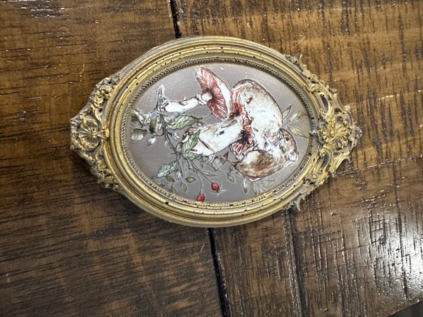 Oval magnet with mice
