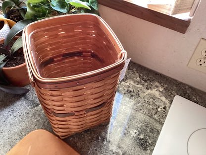 Longaberger basket with lid and liner