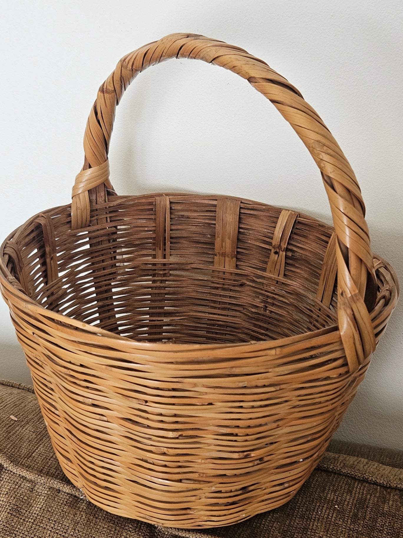 Vint woven basket