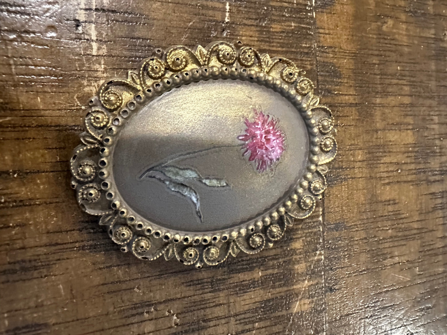 Oval magnet with pink flower