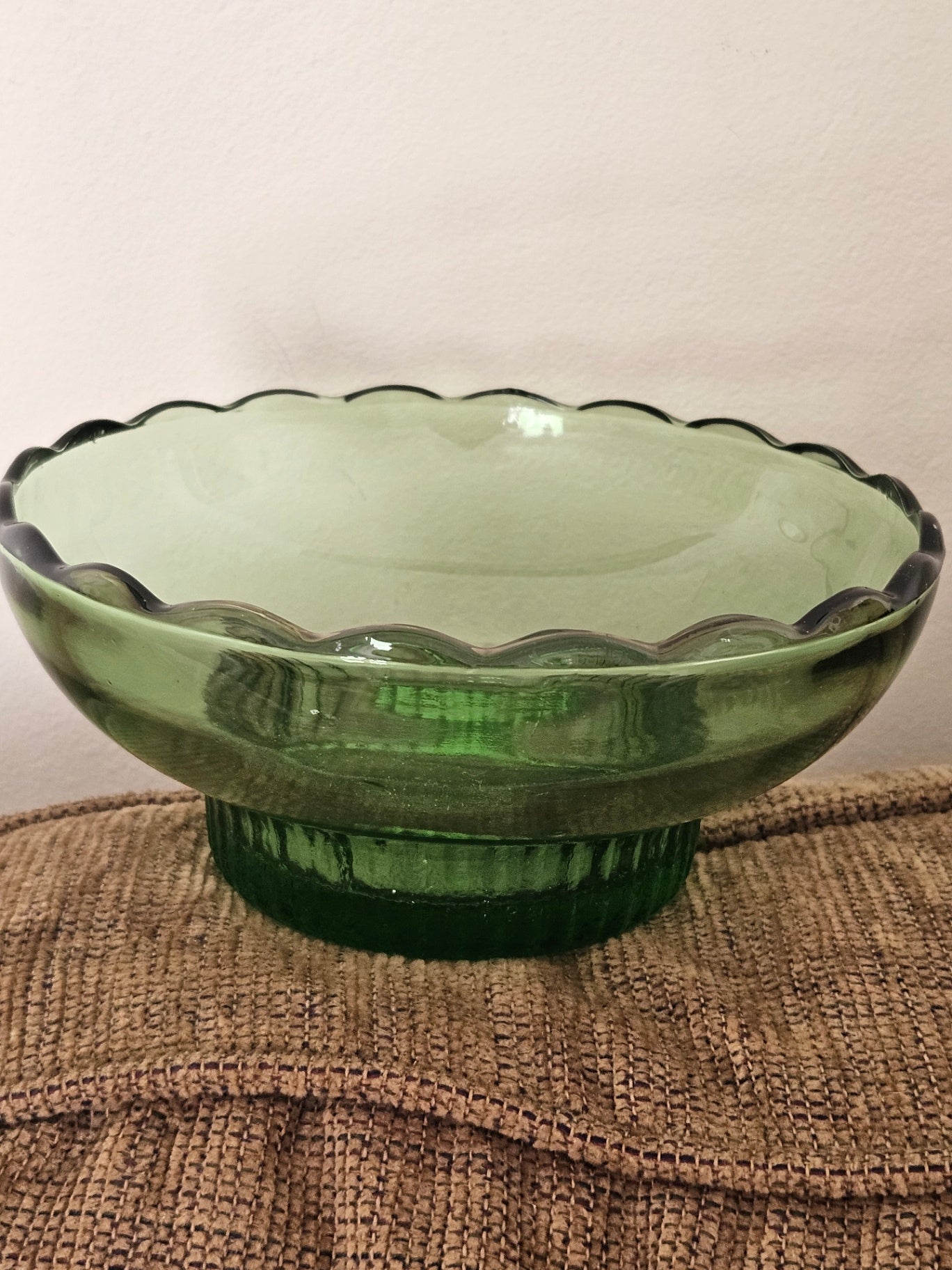 Vintage E O Brody USA green glass dish w/scalloped edge