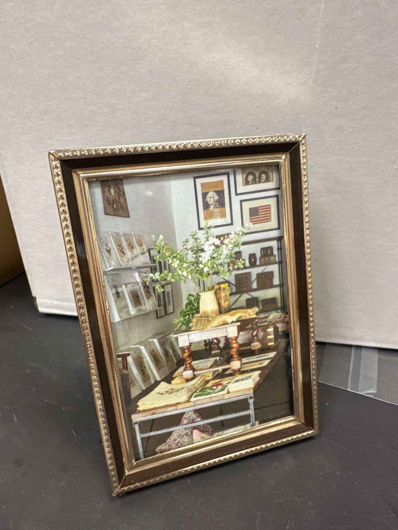 Small gold-tone frame 