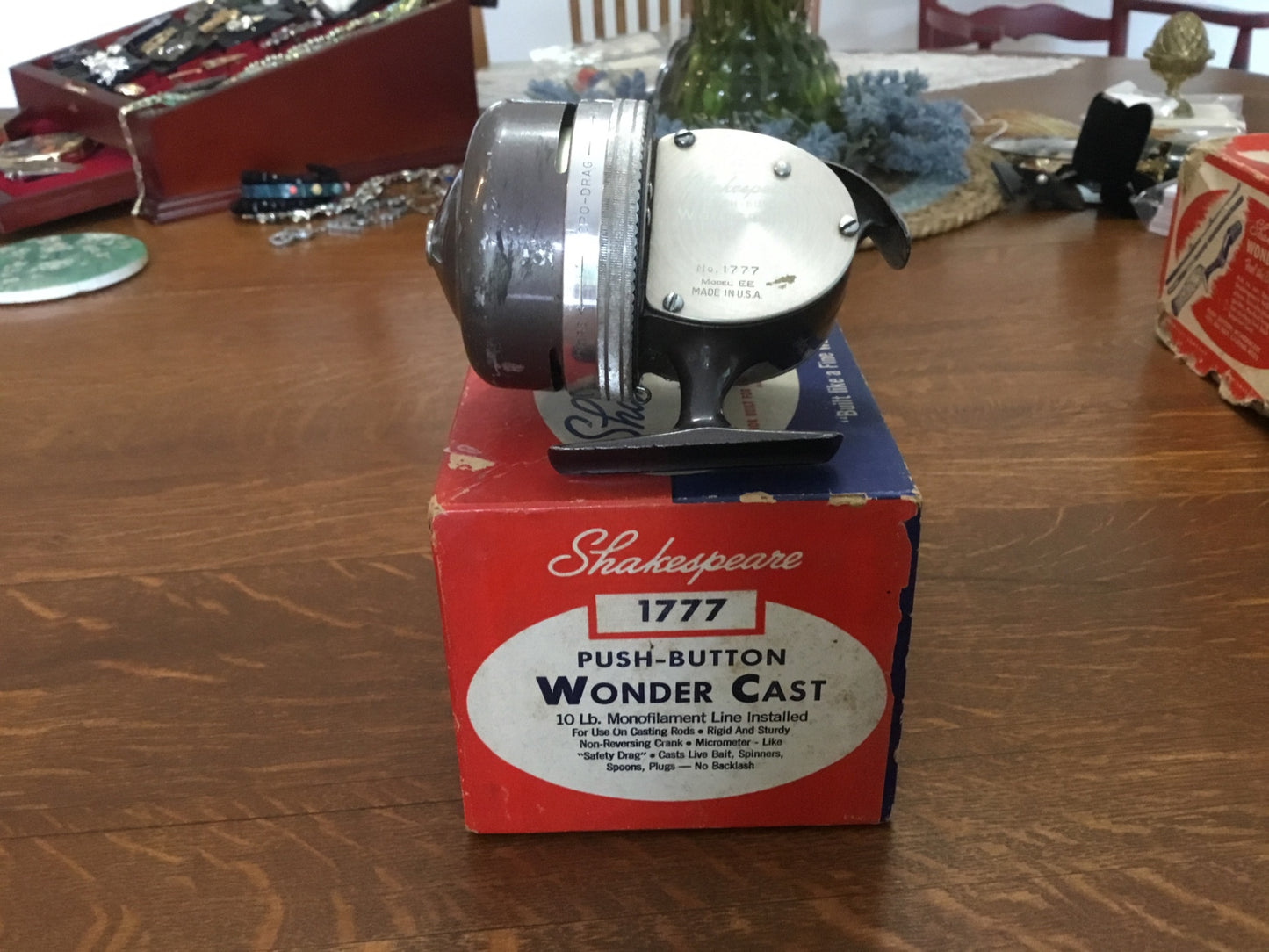 Shakesphere 1777 push button fishing reel w/box