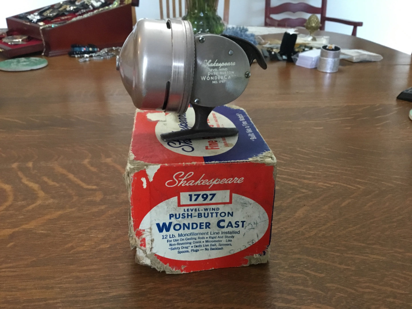 Shakesphere 1797 push button fishing reel w/box