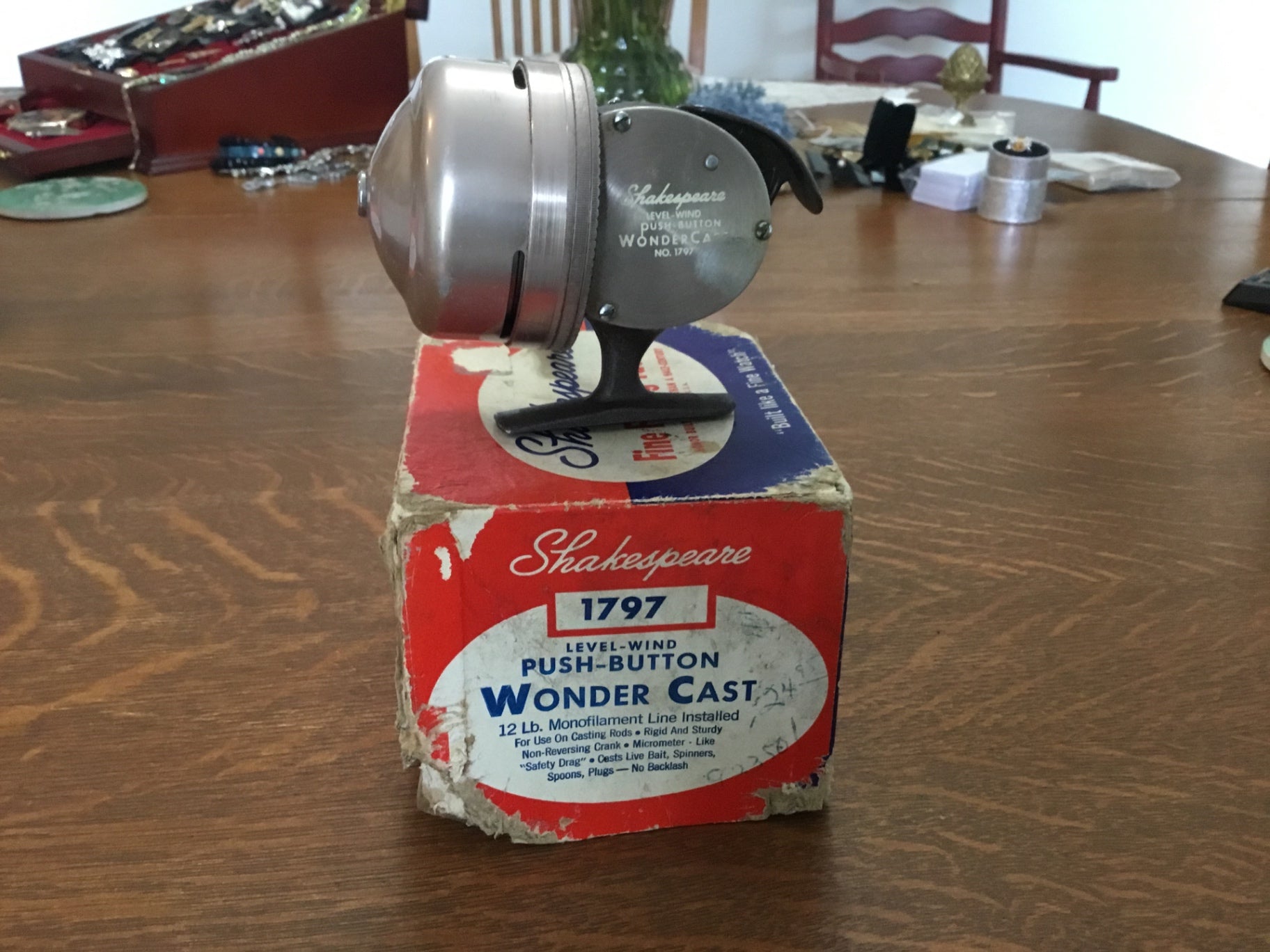 Shakesphere 1797 push button fishing reel w/box