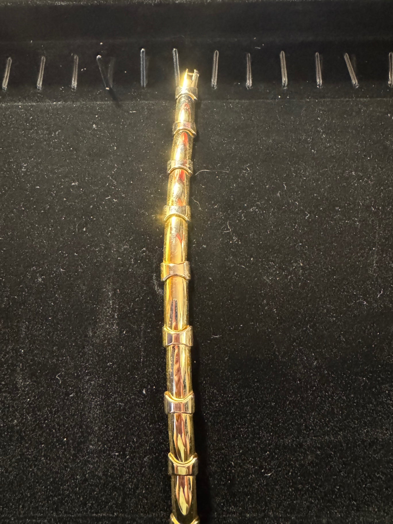 Vintage gold tone bracelet 
