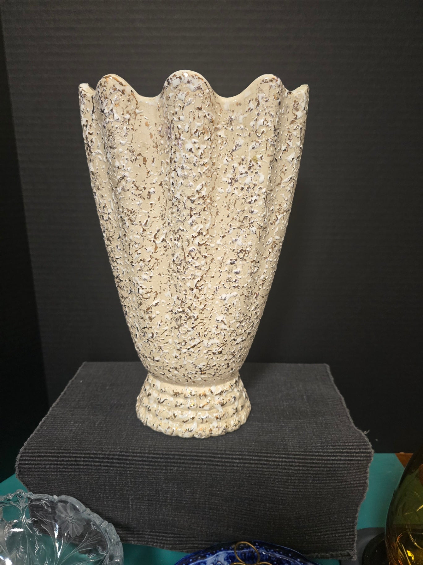 Mcm popocorn glaze vase