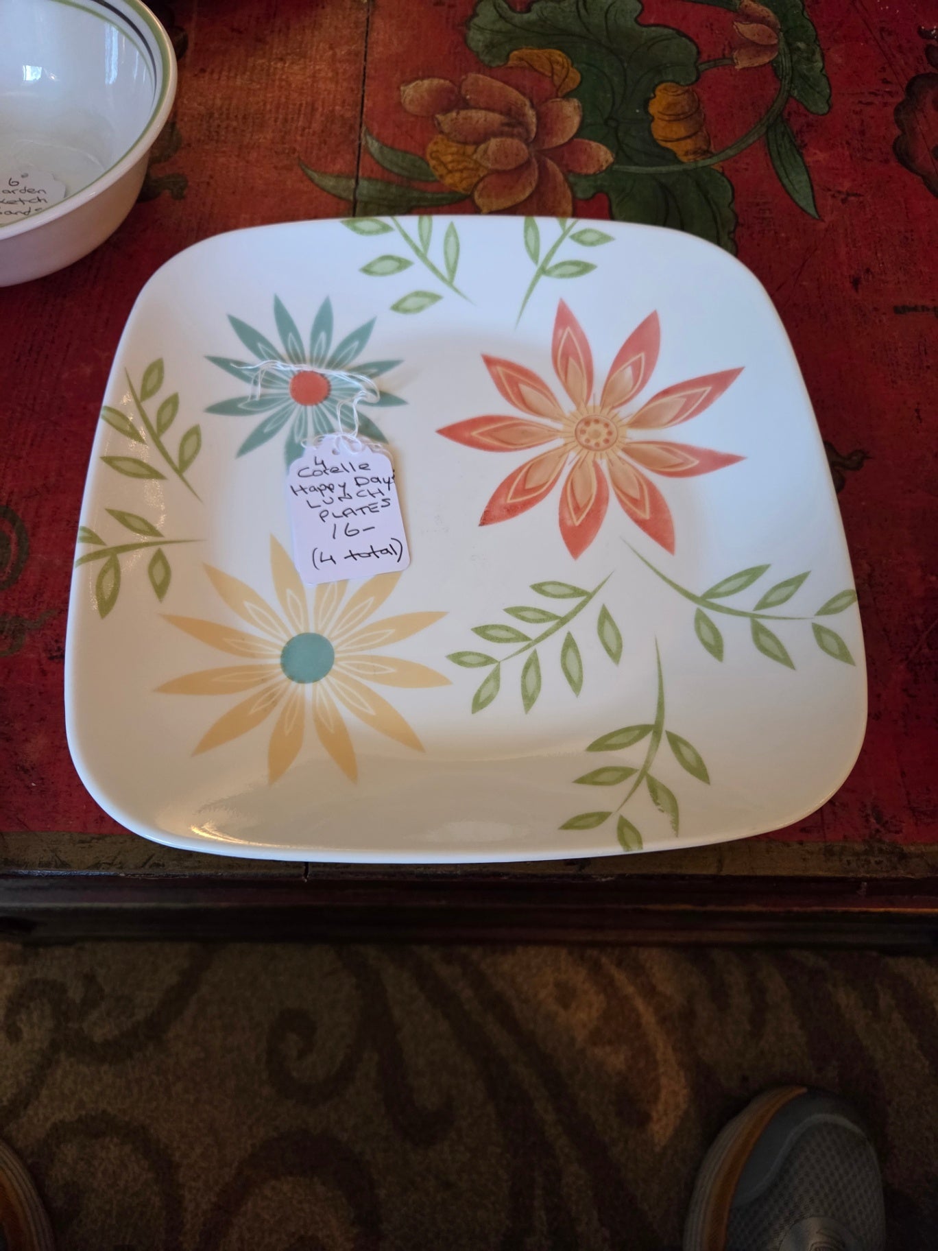4 Corelle happy day lunch plates