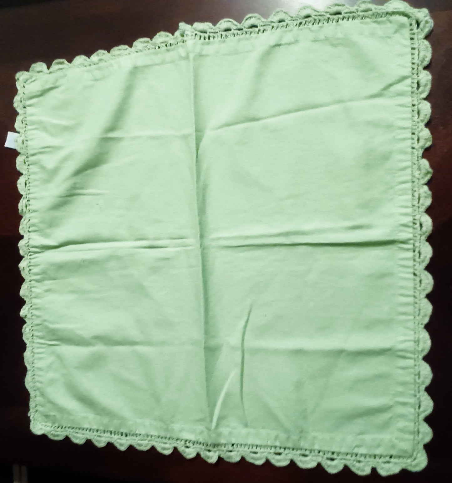 Vtg Fresh Green, 20", Table Square w/Added Crochet Trim