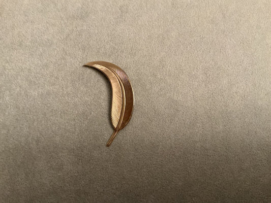 VTG. Gold-tone Leaf Pin