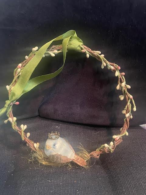 Bird on Berried Wreath 
